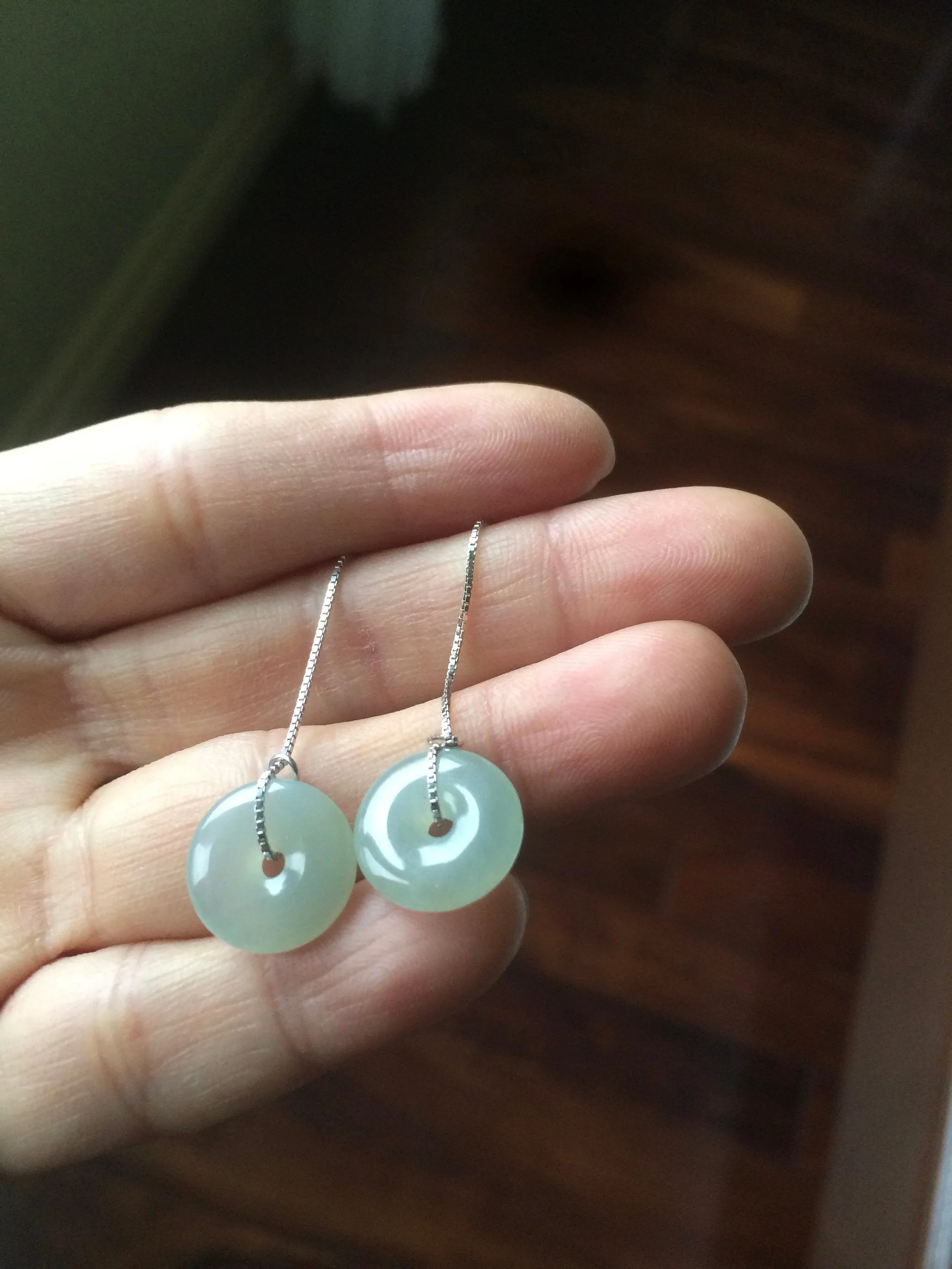 100% Natural light green dangling jadeite Jade earring with chain.