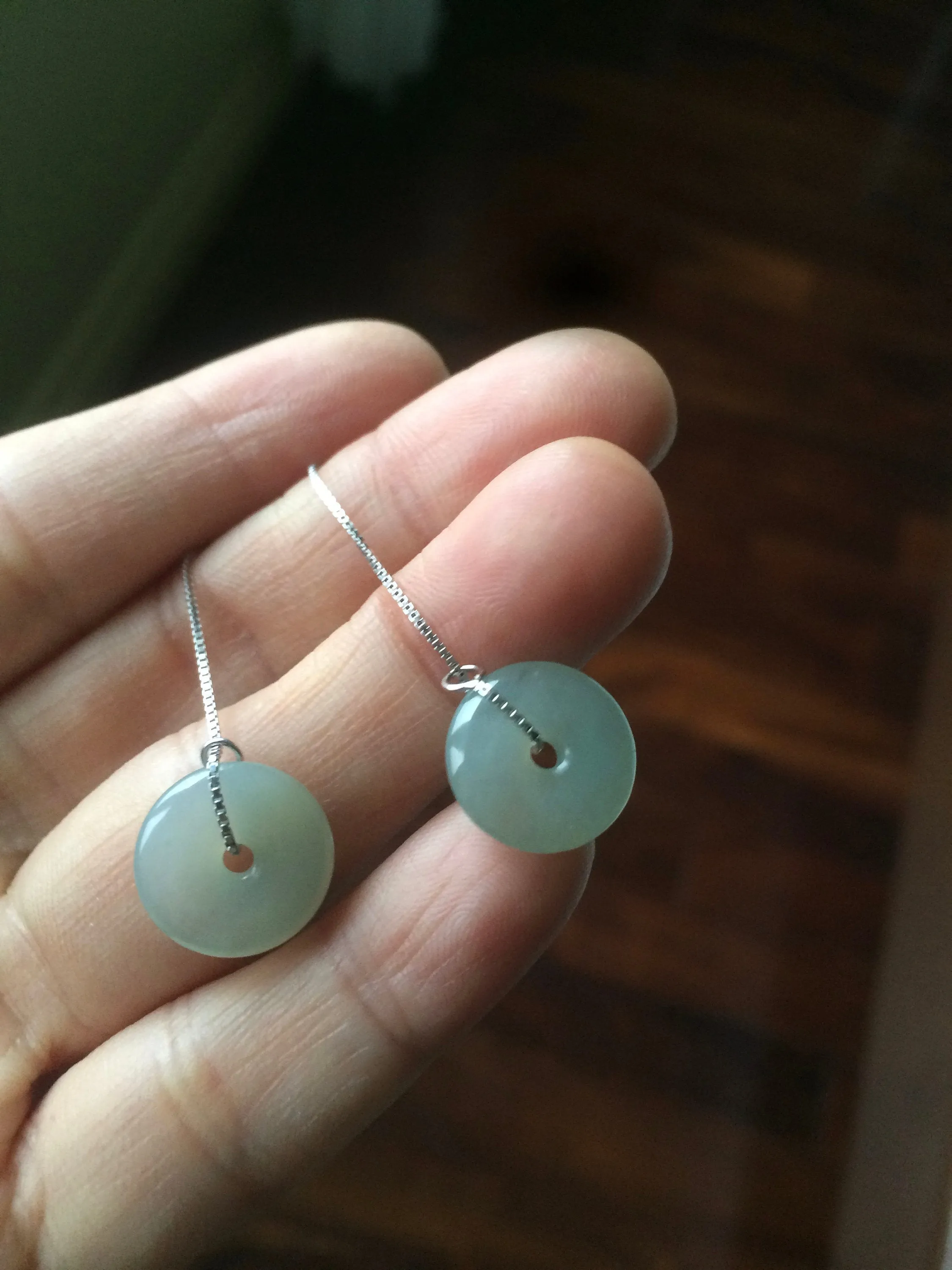 100% Natural light green dangling jadeite Jade earring with chain.