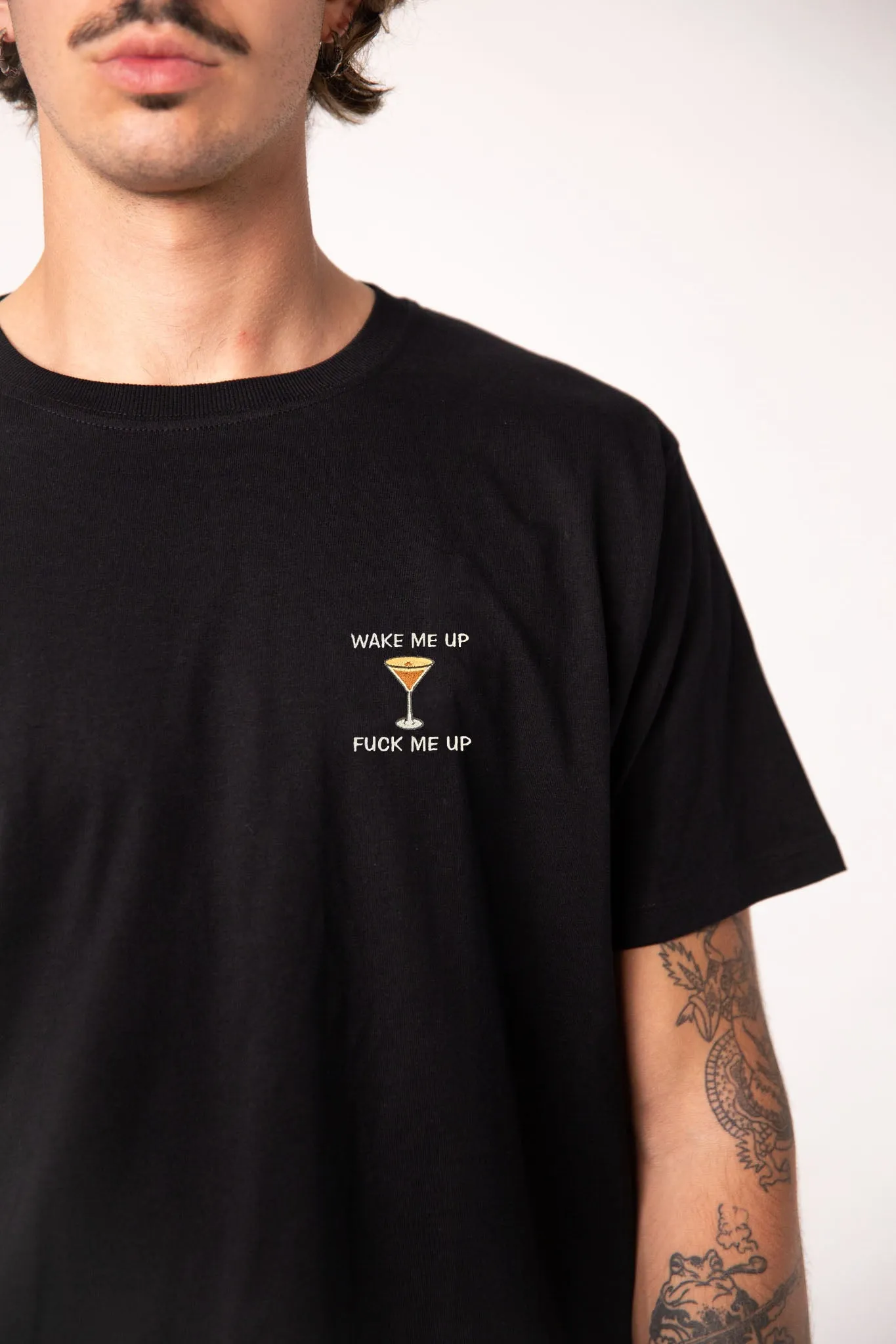 GINVASION Espresso Martini | Besticktes Männer Bio Baumwoll T-Shirt