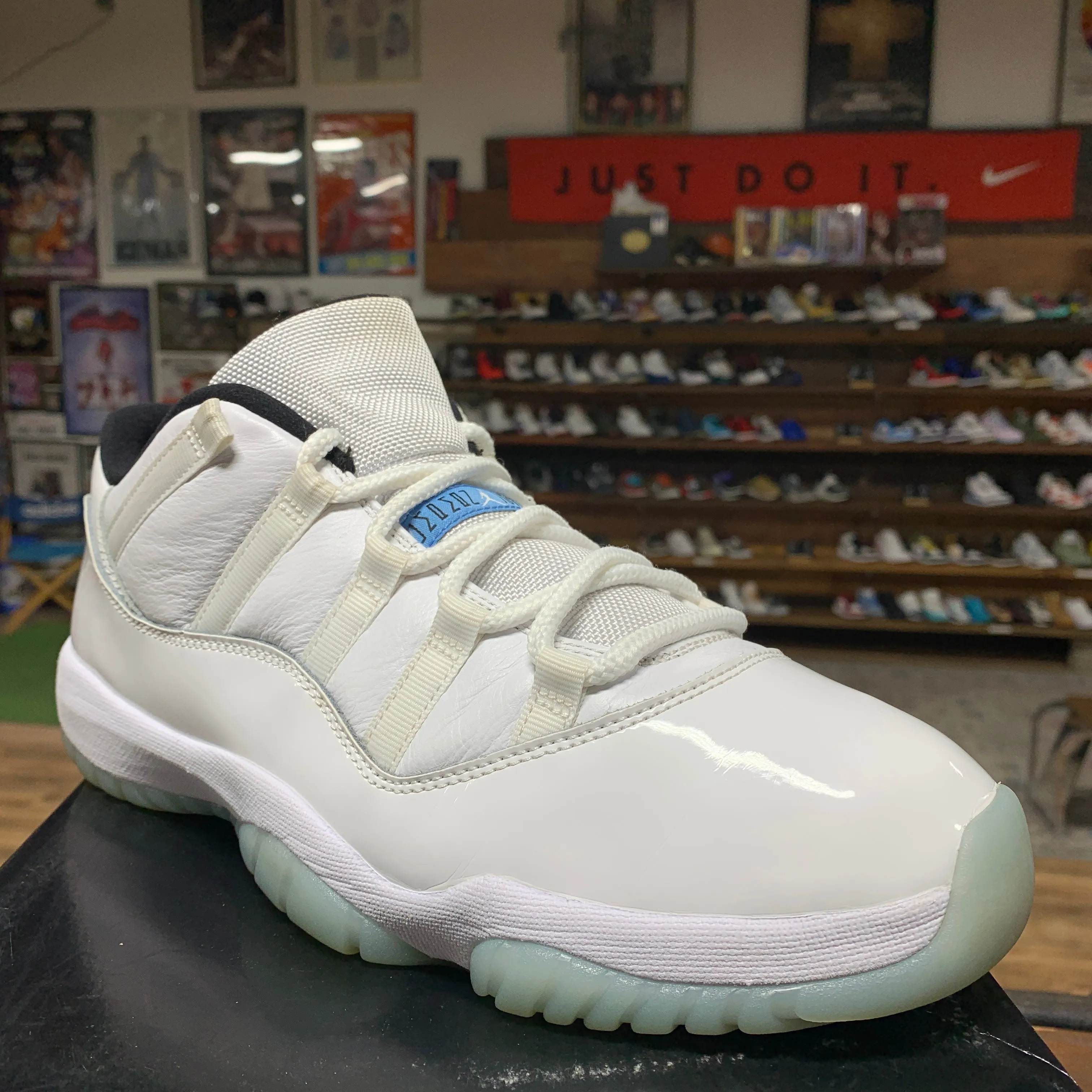 Jordan 11 Low 'Legend Blue' Size 11