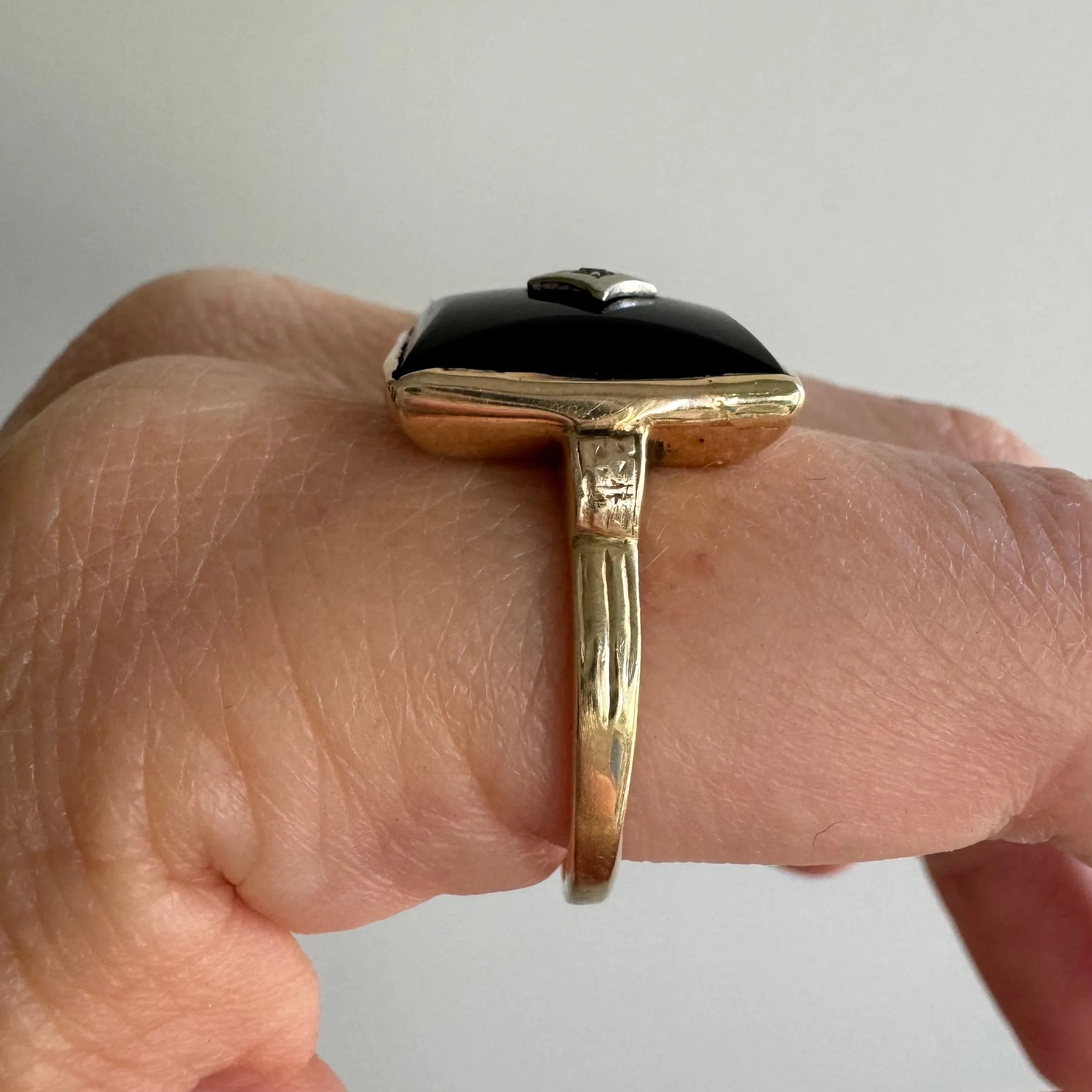 V I N T A G E // 1930s does 1920s / 14k yellow gold with onyx and diamond / size 9.25