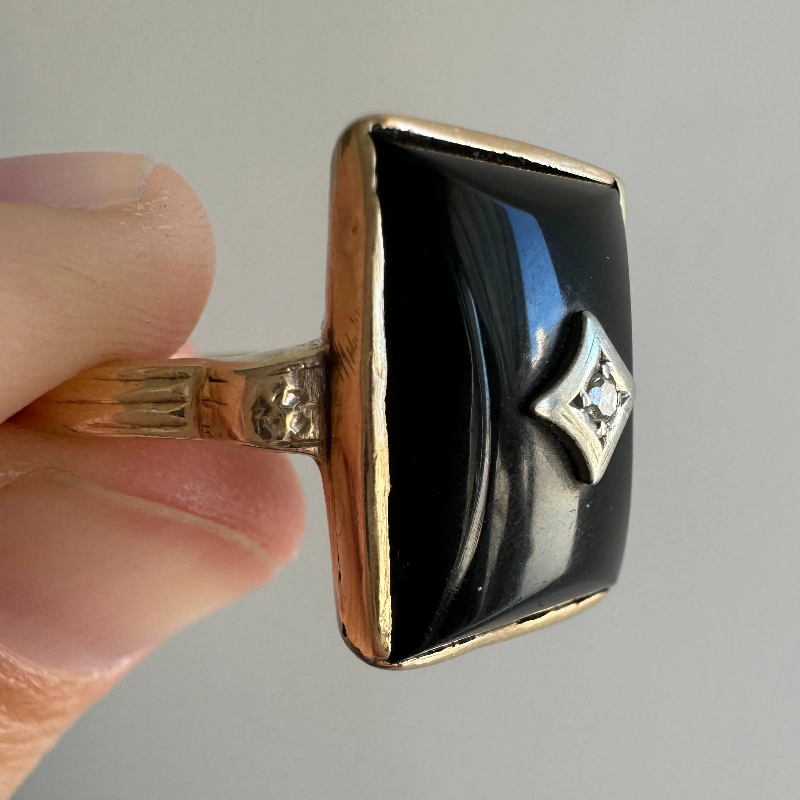 V I N T A G E // 1930s does 1920s / 14k yellow gold with onyx and diamond / size 9.25